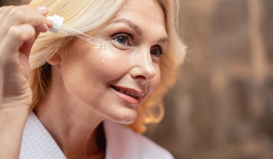 Mejores serums faciales para mujeres de 50 años